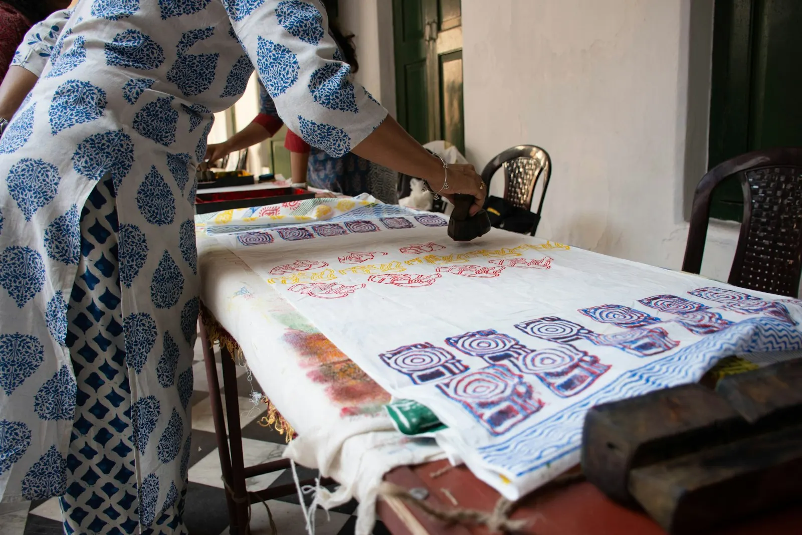 Bagru, hands at the printing table